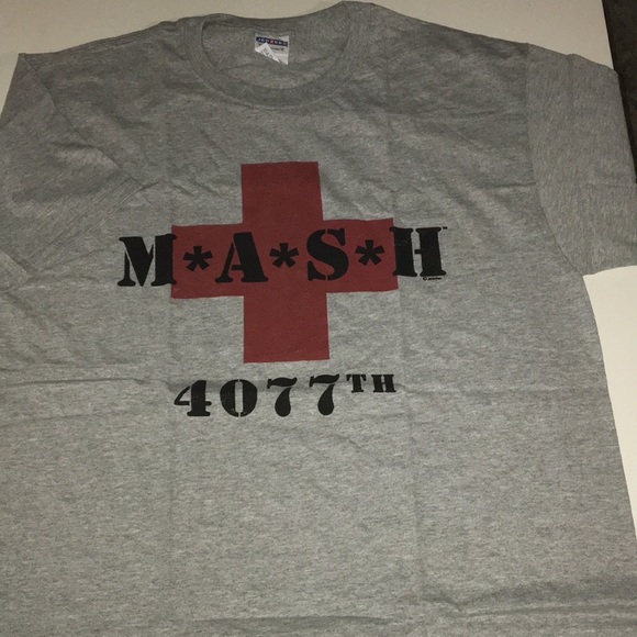 MASH 4077th Medic Squadron Red Cross Men's T Shirt - Picture 2 of 2